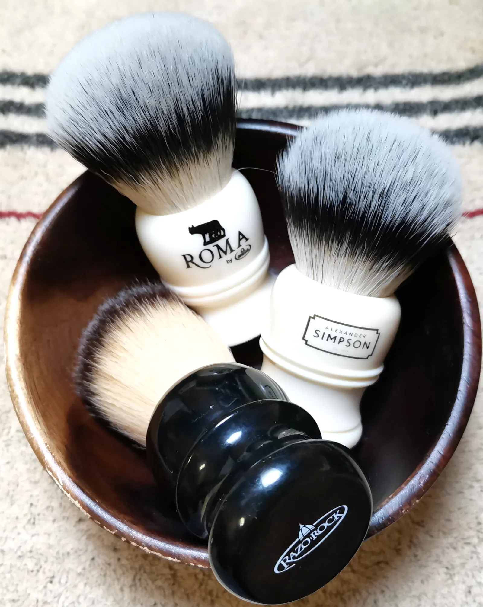 omega & simpsons & razorock synthetic brush
